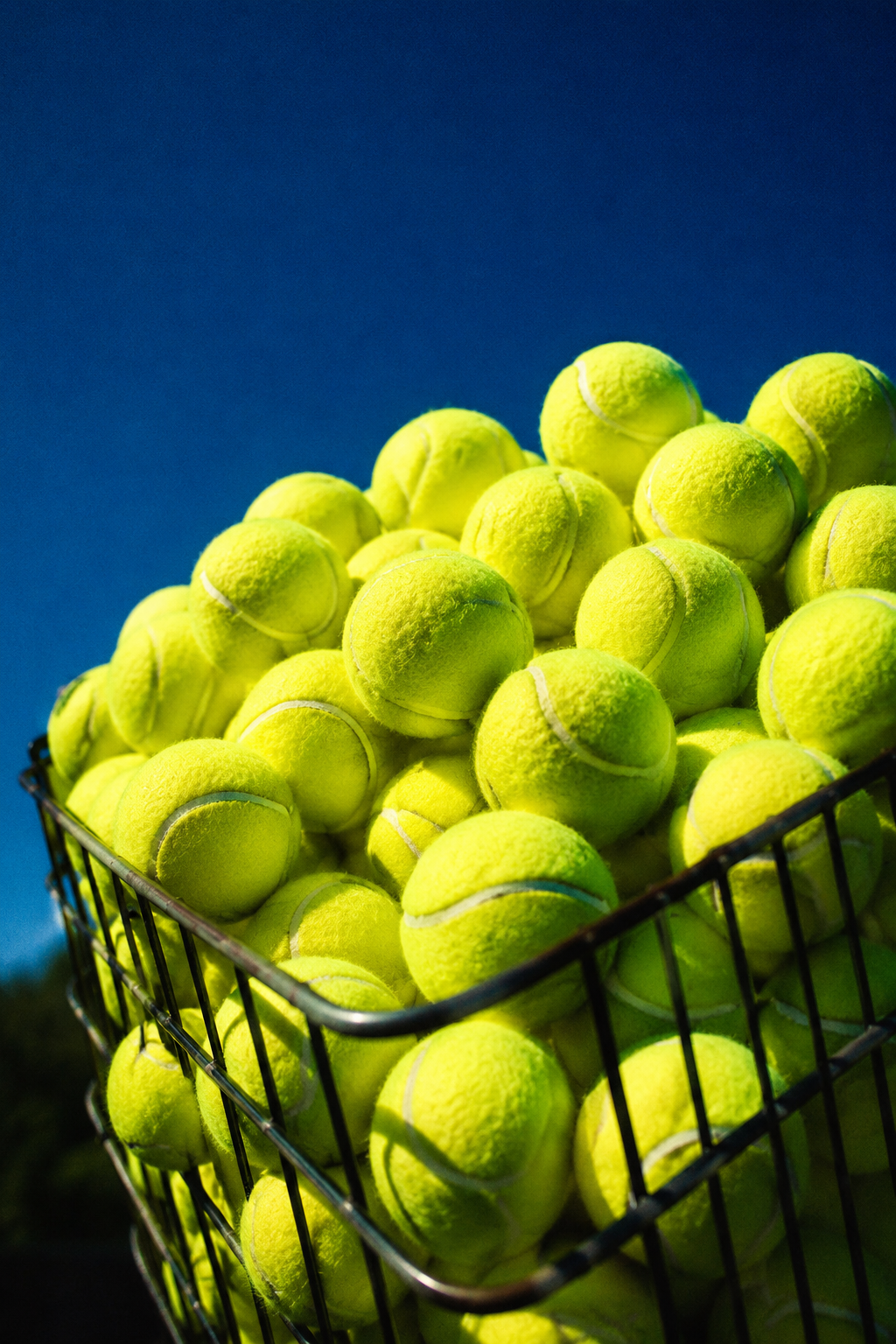 7月 11 daily tennis poster — 古い炎を守る